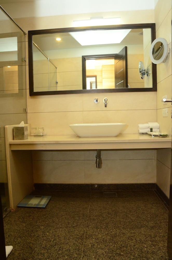 Radisson Chandigarh Hotel 5*