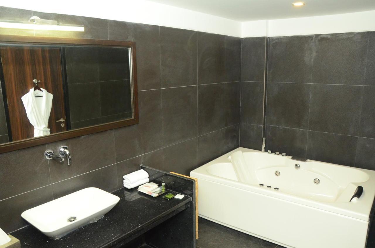 Hotel Radisson Chandigarh Zirakpur